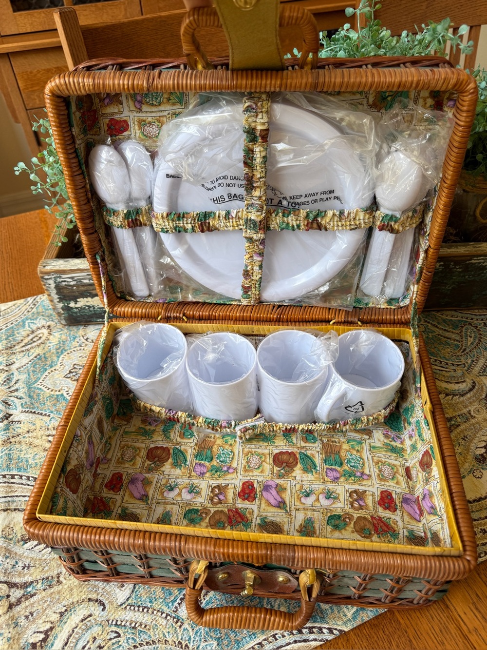 Wicker Picnic Basket Set for 4 Complete Picnic Hamper Plates Cups Utensils New
